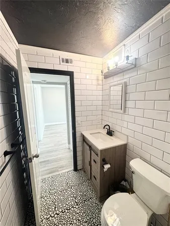 a view of a yard in front of a house