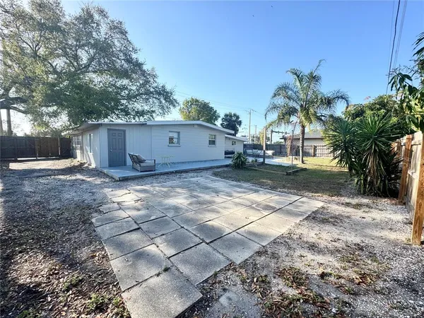 $3,000 | 3913 South Shade Avenue, Sarasota, FL 34231