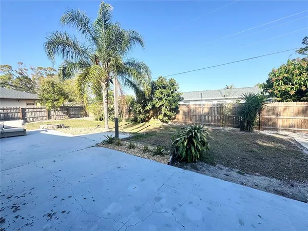 $3,000 | 3913 South Shade Avenue, Sarasota, FL 34231