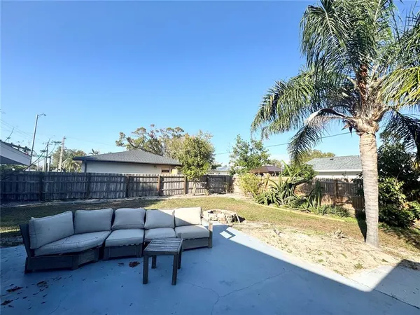 $3,000 | 3913 South Shade Avenue, Sarasota, FL 34231