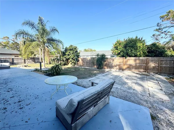 $3,000 | 3913 South Shade Avenue, Sarasota, FL 34231
