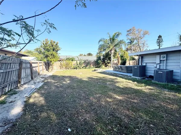 $3,000 | 3913 South Shade Avenue, Sarasota, FL 34231
