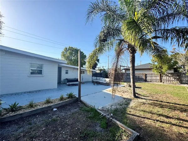 $3,000 | 3913 South Shade Avenue, Sarasota, FL 34231