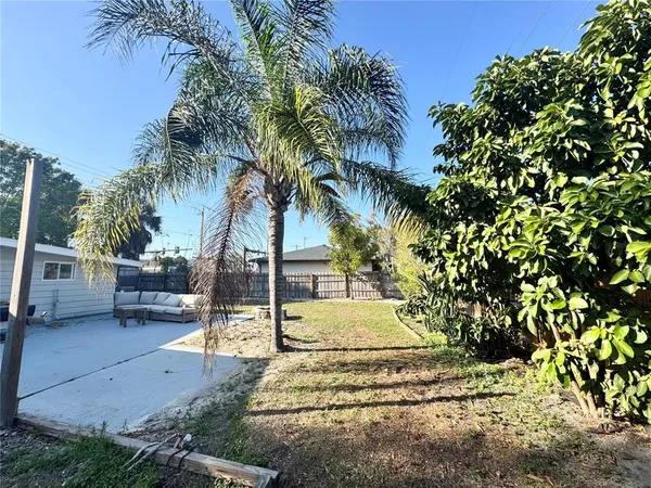 $3,000 | 3913 South Shade Avenue, Sarasota, FL 34231