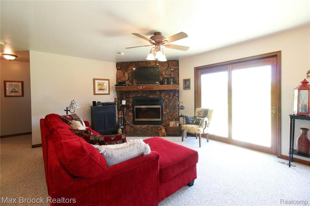 76744 Burman Road Richmond, MI 48062 - Photo 24 of 70 main house living room