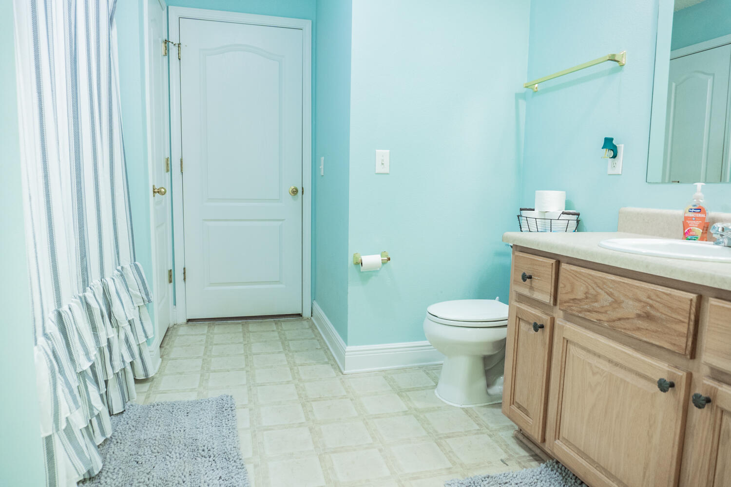 656 Territory Lane Crestview, FL 32536 - Photo 31 of 35 a bathroom with a toilet a sink and shower