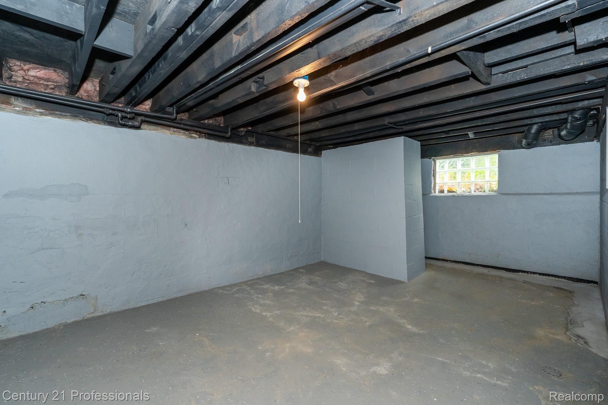 2341 West Auburn Road Rochester, MI 48309 - Photo 41 of 57 Tons of storage space