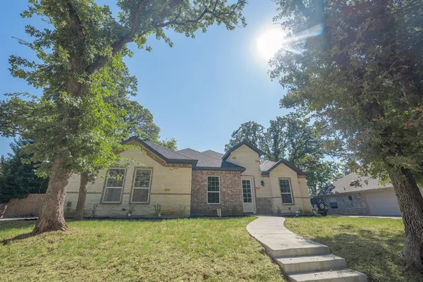 $429,900 | 1408 Spinnaker Lane, Azle, TX 76020