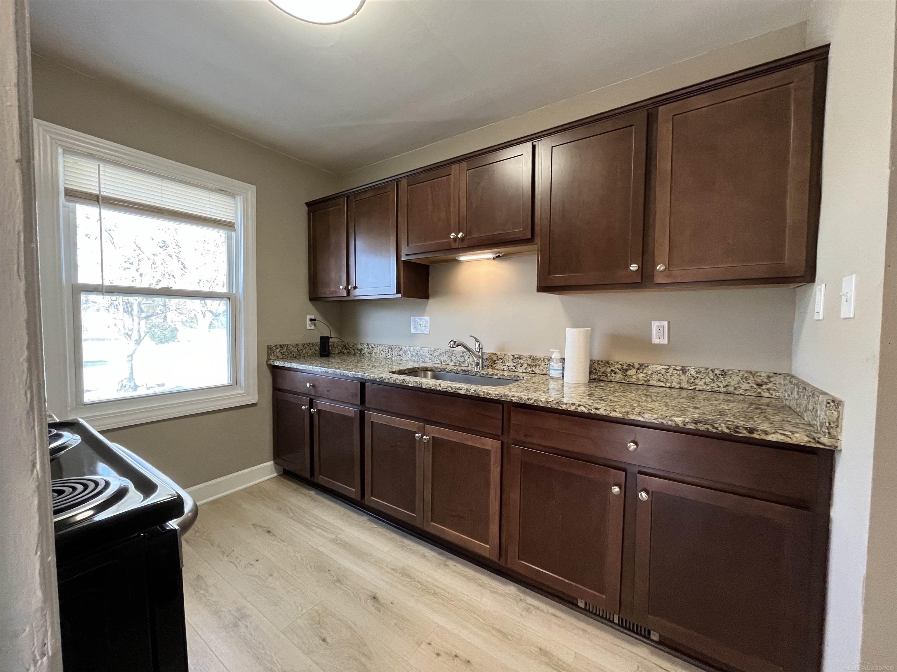17810 Toepfer Drive Eastpointe, MI 48021 - Photo 4 of 11