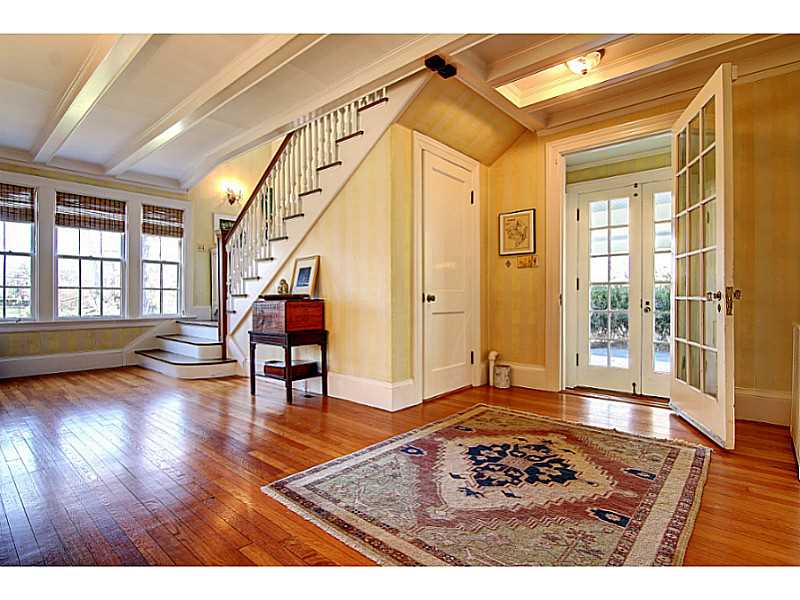 228 Rumstick Road Barrington, RI 02806 - Photo 3 of 25 Entry.