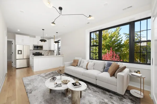 $3,600 | 4153 North Hermitage Avenue, Unit 2S, Chicago, IL 60613
