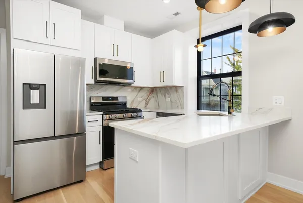 $3,600 | 4153 North Hermitage Avenue, Unit 2S, Chicago, IL 60613