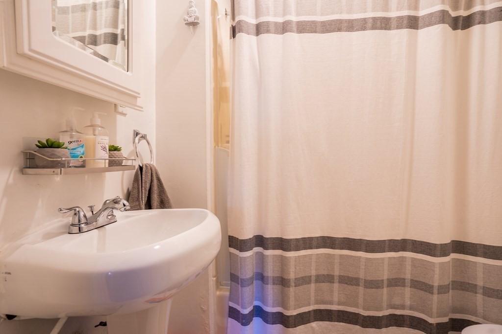 378 Ferry Street Everett, MA 02149 - Photo 19 of 33