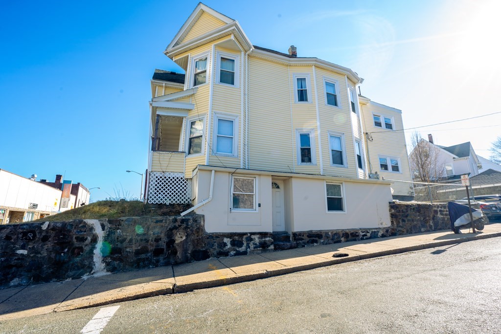 378 Ferry Street Everett, MA 02149 - Photo 4 of 33