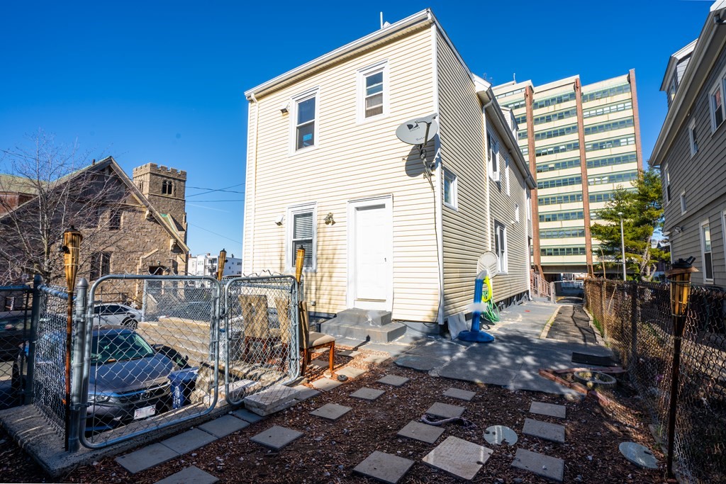 378 Ferry Street Everett, MA 02149 - Photo 6 of 33