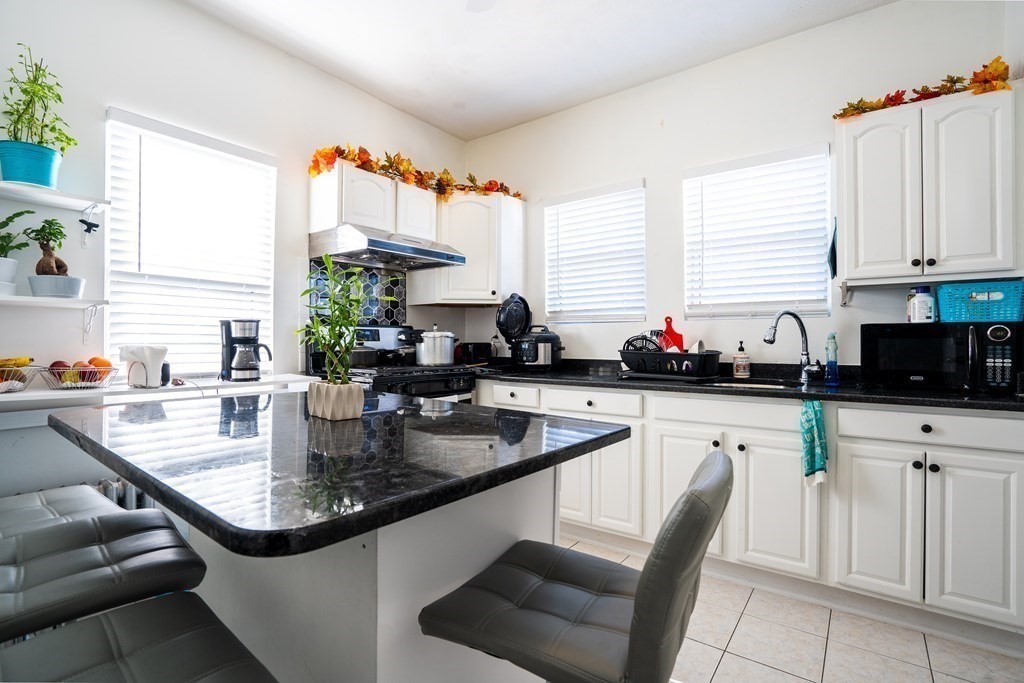 378 Ferry Street Everett, MA 02149 - Photo 8 of 33