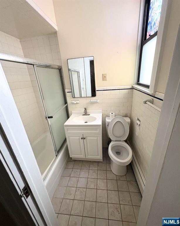 38 River Edge Road, Unit 40B River Edge, NJ 07661 - Photo 9 of 11 a bathroom with a sink a toilet and a mirror