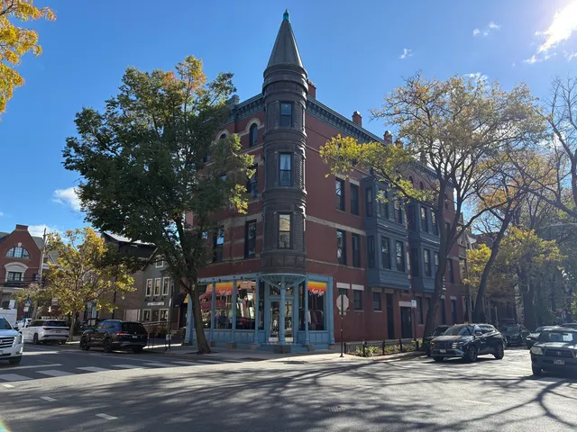 $2,995 | 825 West Armitage Avenue, Unit 3S, Chicago, IL 60614