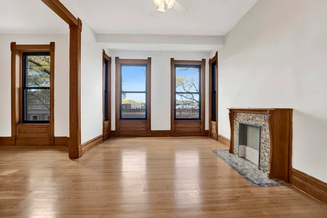 $2,995 | 825 West Armitage Avenue, Unit 3S, Chicago, IL 60614