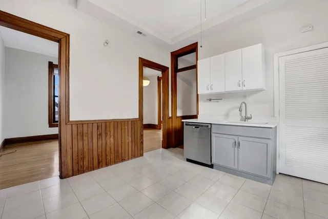 $2,995 | 825 West Armitage Avenue, Unit 3S, Chicago, IL 60614
