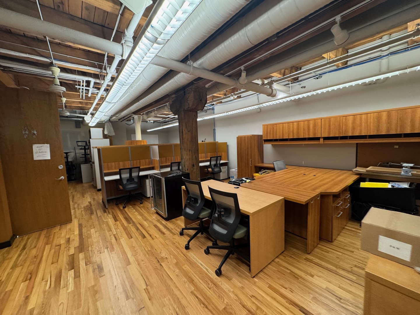 368 West Huron Street, Unit G Chicago, IL 60654 - Photo 15 of 19 a view of a patio with table and chairs