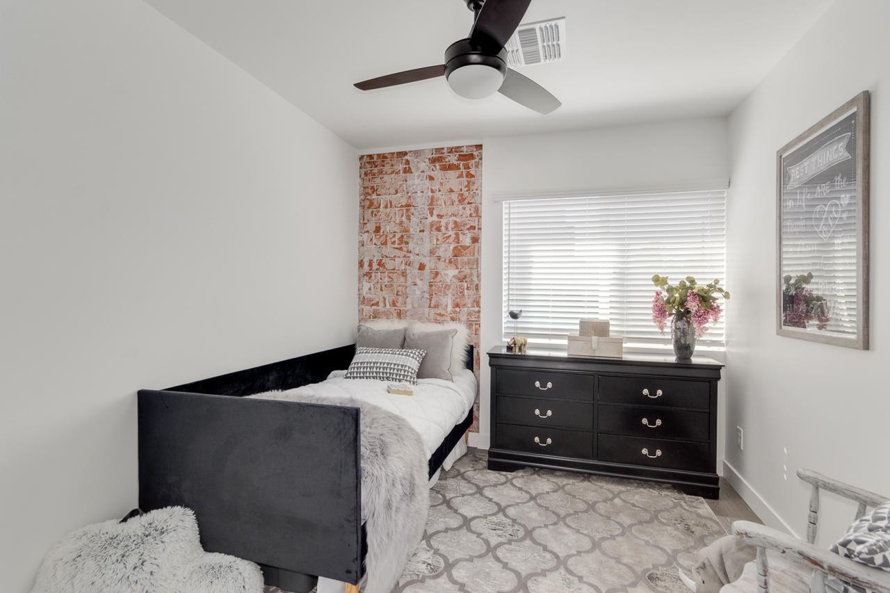 2512 East Thomas Road, Unit 1 Phoenix, AZ 85016 - Photo 20 of 24 a bedroom with a bed and a window