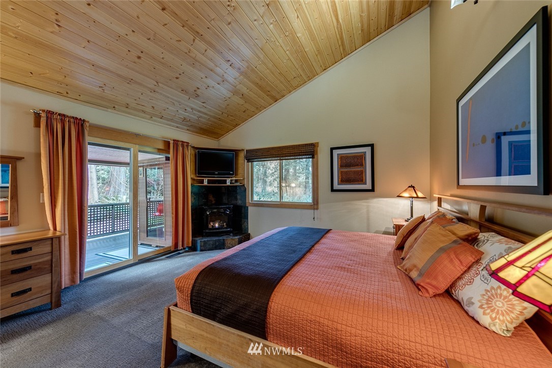 16181 Agate Pass Road Northeast Bainbridge Island, WA 98110 - Photo 14 of 38 Gallery Image 14