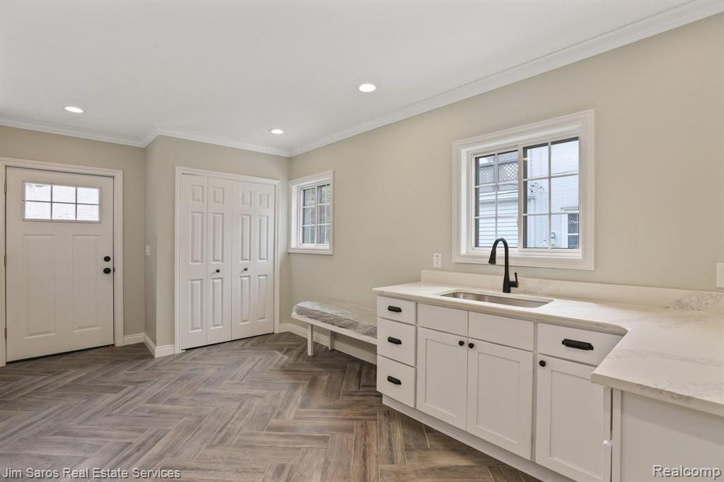 748 Pemberton Road Grosse Pointe Park, MI 48230 - Photo 14 of 37
