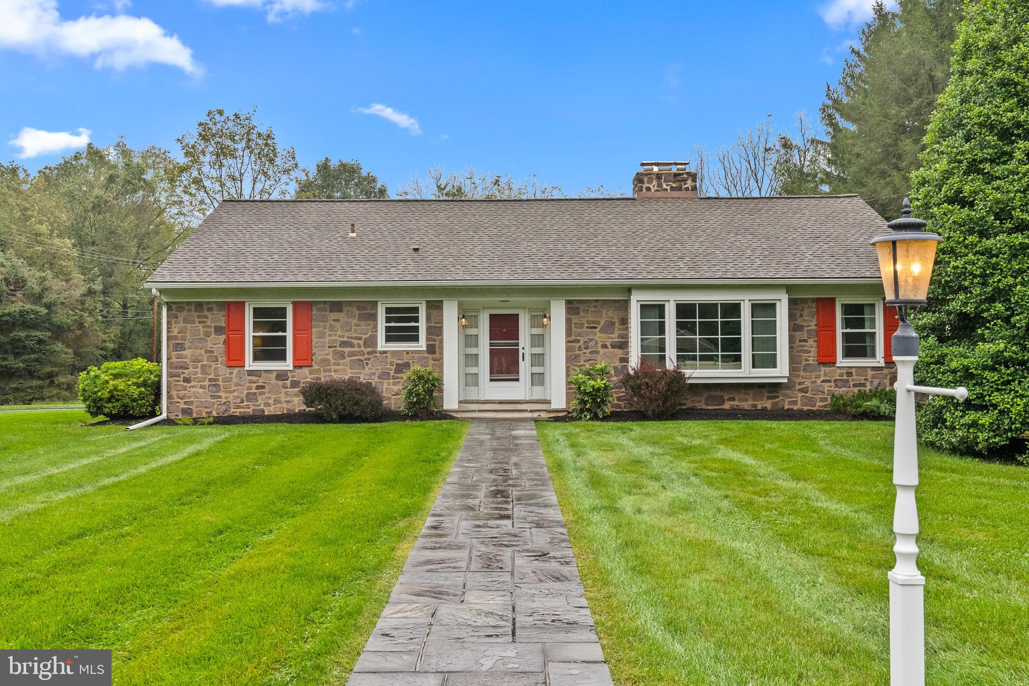 11 New Road Doylestown, PA 18901 - Photo 3 of 33