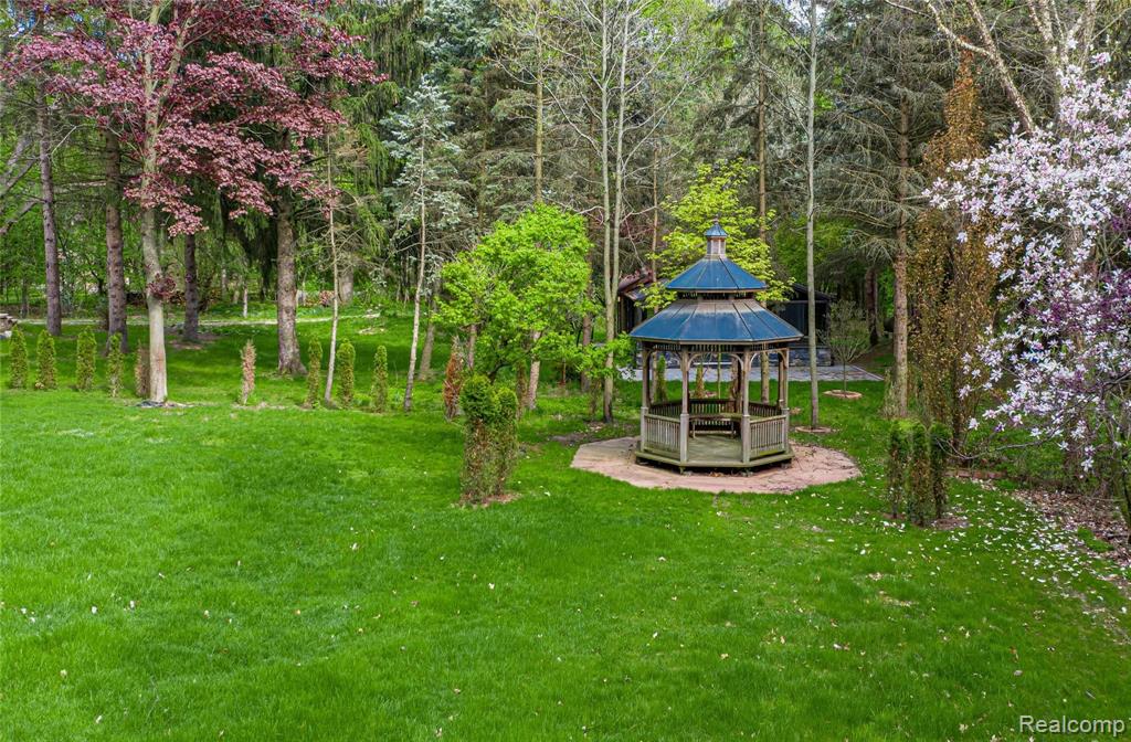 1125 Eton Cross Road Bloomfield Hills, MI 48304 - Photo 26 of 34