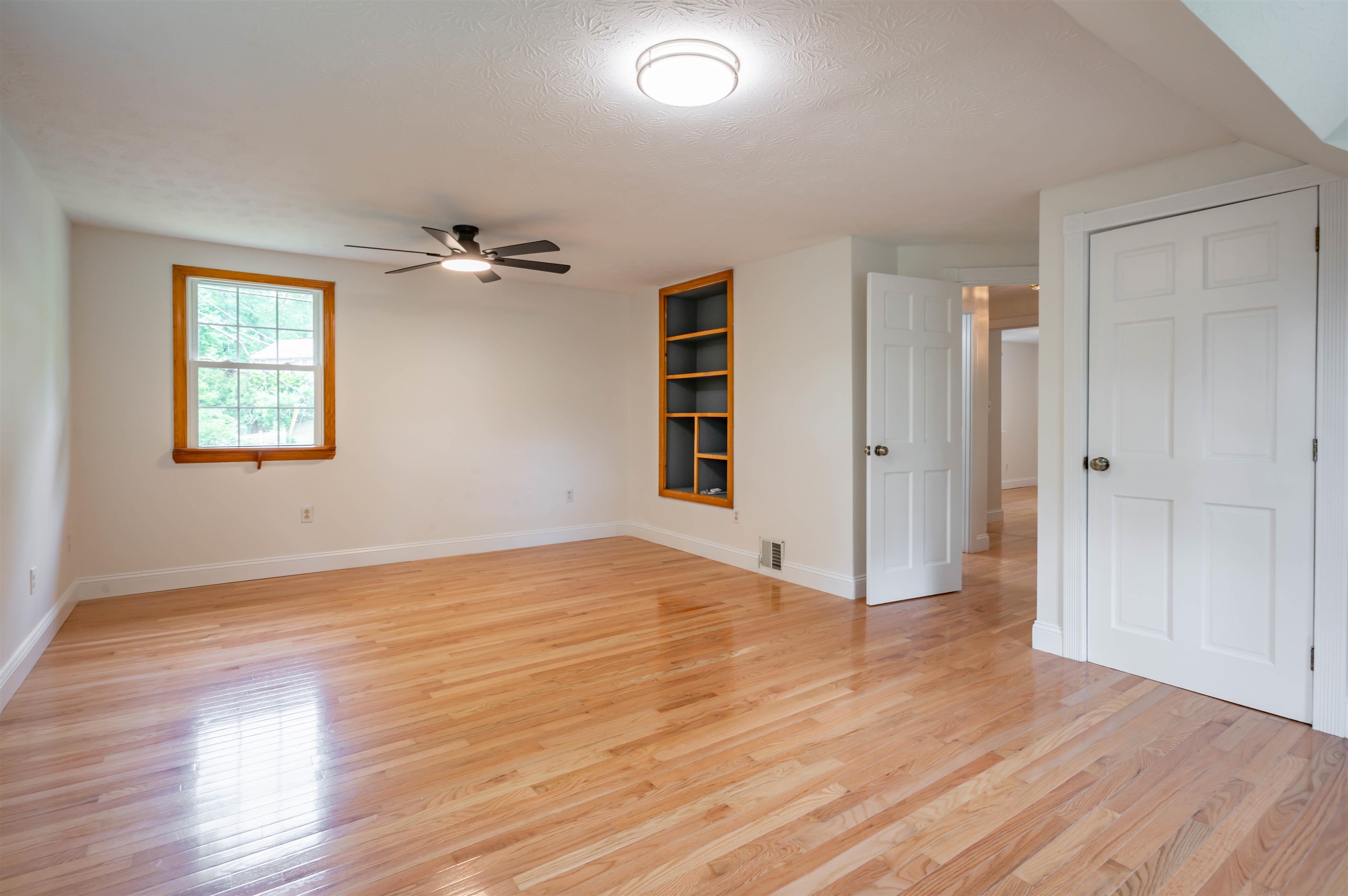 192 Searles Road Nashua, NH 03062 - Photo 20 of 46