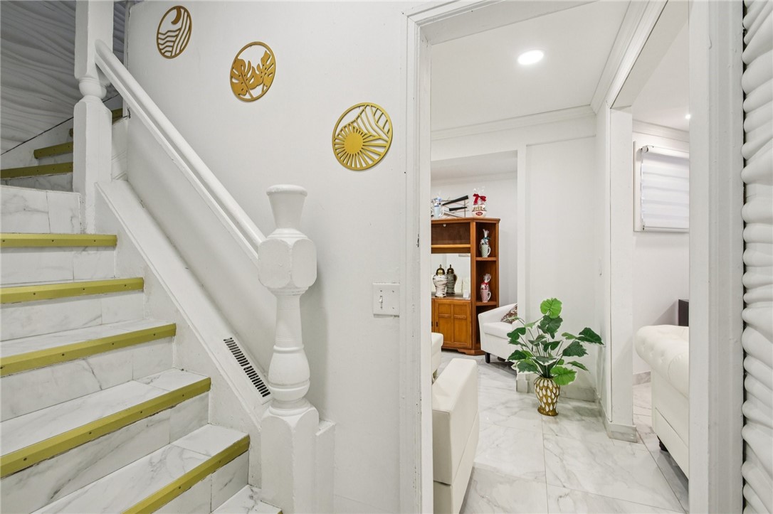 619 Dewey Avenue Rochester, NY 14613 - Photo 4 of 41