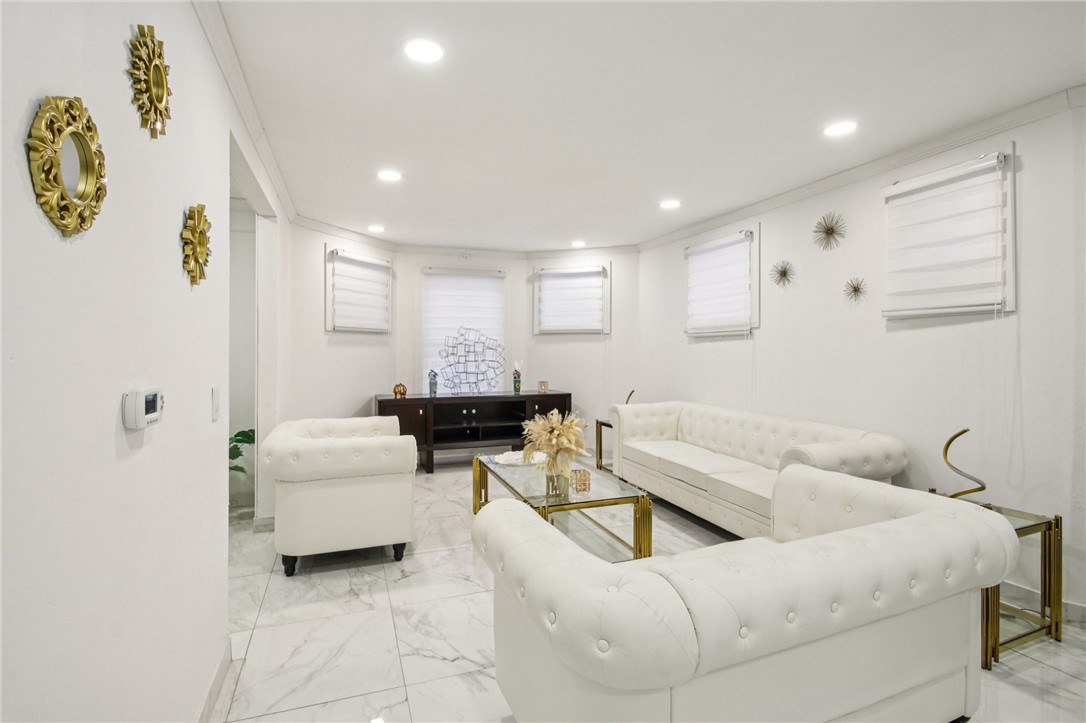 619 Dewey Avenue Rochester, NY 14613 - Photo 5 of 41