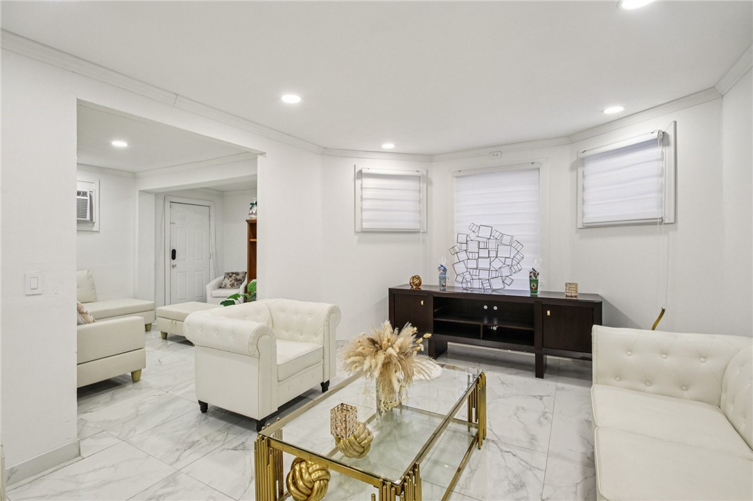 619 Dewey Avenue Rochester, NY 14613 - Photo 6 of 41