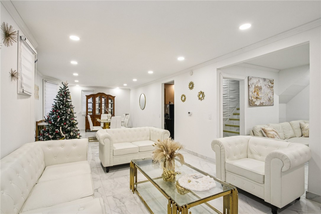 619 Dewey Avenue Rochester, NY 14613 - Photo 7 of 41