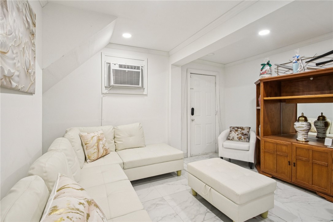 619 Dewey Avenue Rochester, NY 14613 - Photo 9 of 41