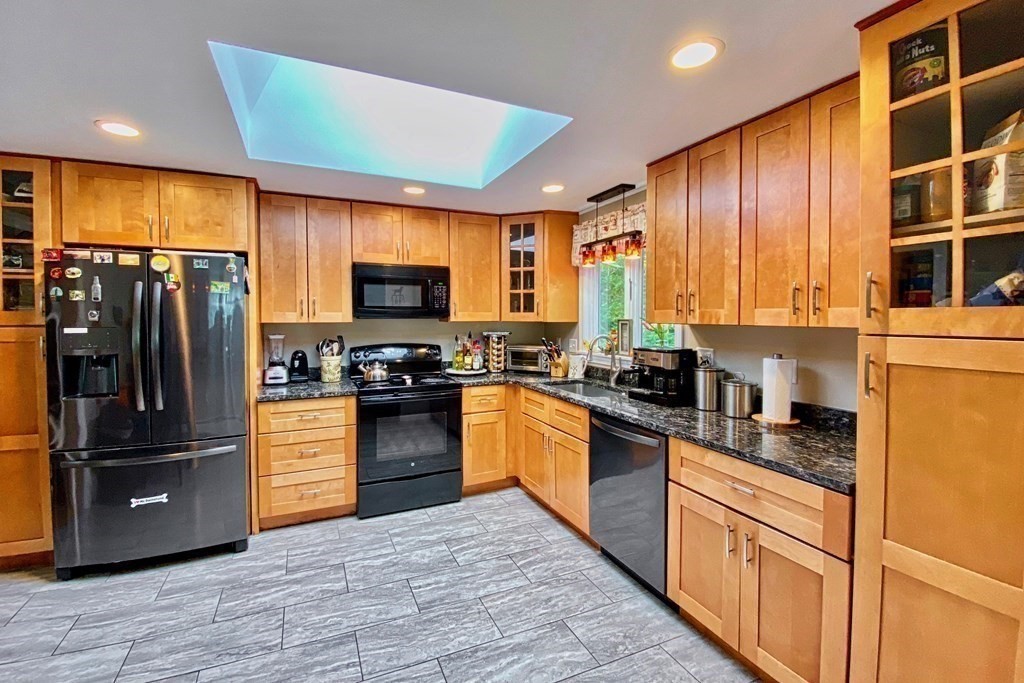 47 Longbow Road Danvers, MA 01923 - Photo 10 of 38 Gallery Image 10