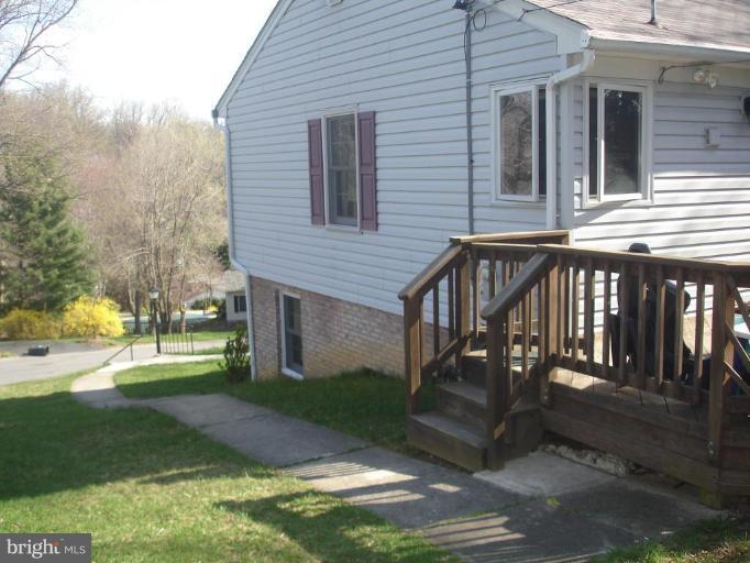 4805 Rollingtop Road Ellicott City, MD 21043 - Photo 10 of 30 Side w/ sidewalk