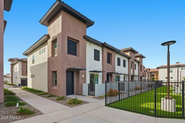 $1,999 | 7959 North 53rd Avenue, Unit 329, Glendale, AZ 85301