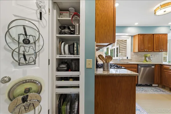 $549,900 | 635 Kingsbury Court, Batavia, IL 60510