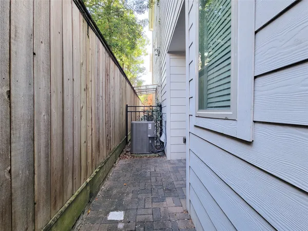 $2,950 | 12 Hermann Park Court, Houston, TX 77021
