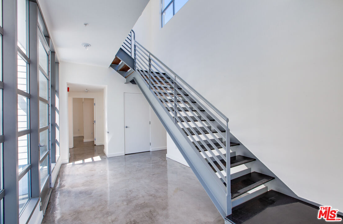 1358 4th Street, Unit A Santa Monica, CA 90401 - Photo 35 of 46 a view of an entryway with staircase