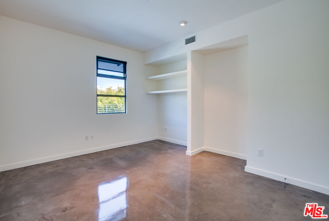 1358 4th Street, Unit A Santa Monica, CA 90401 - Photo 38 of 46 an empty room with a window