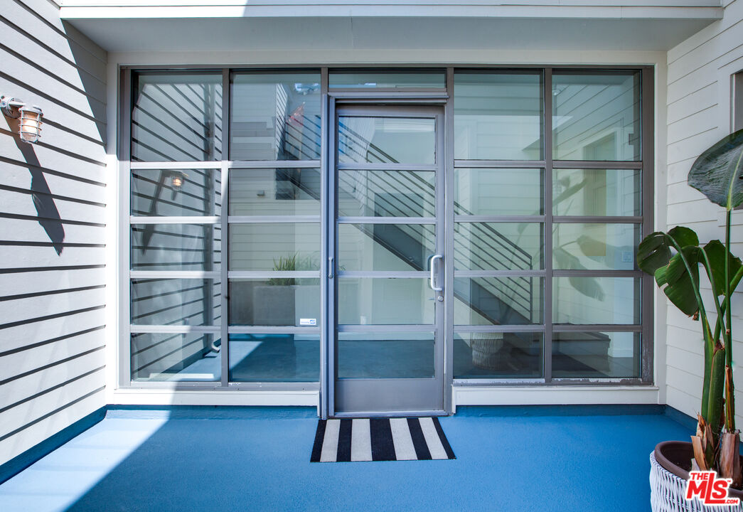 1358 4th Street, Unit A Santa Monica, CA 90401 - Photo 43 of 46 a view of entryway with wooden floor
