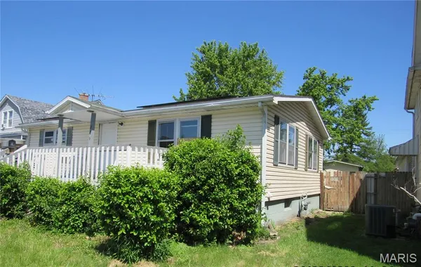 $49,950 | 209 West 2nd S Street, Mount Olive, IL 62069