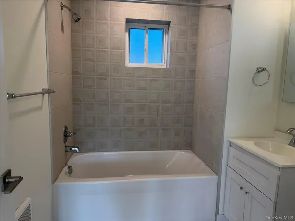 $1,700 | 5 Colonial Drive, Unit 3, Wappingers Falls, NY 12590