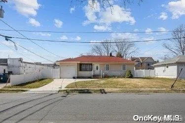 $599,000 | 916 North Clinton Avenue, Lindenhurst, NY 11757