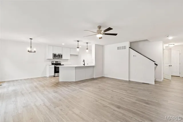 $319,900 | 22 Fairmount Grv Drive, St. Peters, MO 63376