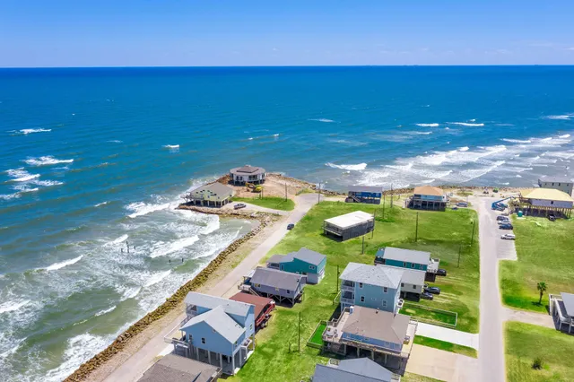 a view of a tennis court