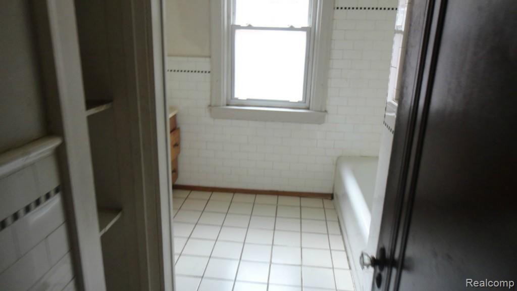 16867 Inverness Street Detroit, MI 48221 - Photo 10 of 23 DSC00986.jpg